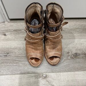 Freebird by Steven Carterr Taupe Size 7 Womens Brown Peep-Toe Buckle Ankle Boot